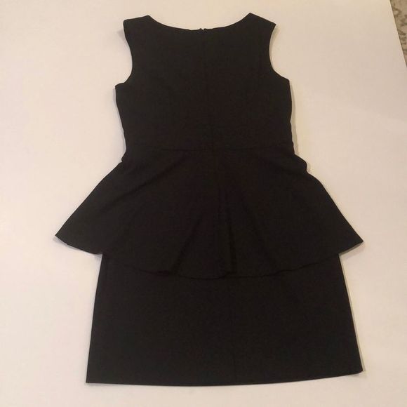 Elegant gorgeous dress - Picture 5 of 8